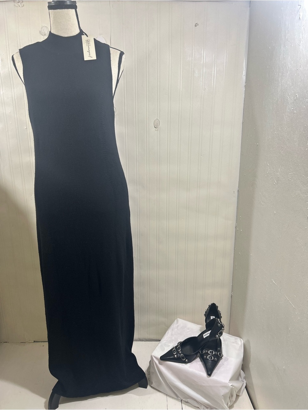 Freshman Black High-Neck Sleeveless Maxi Dress